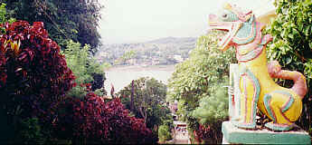 Vat Chome Khaou Maniratn, Houisai, Provinz Bokeo, Laos. (13.2 K)